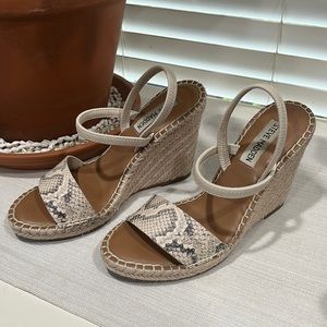 Steve Madden wedges size 6